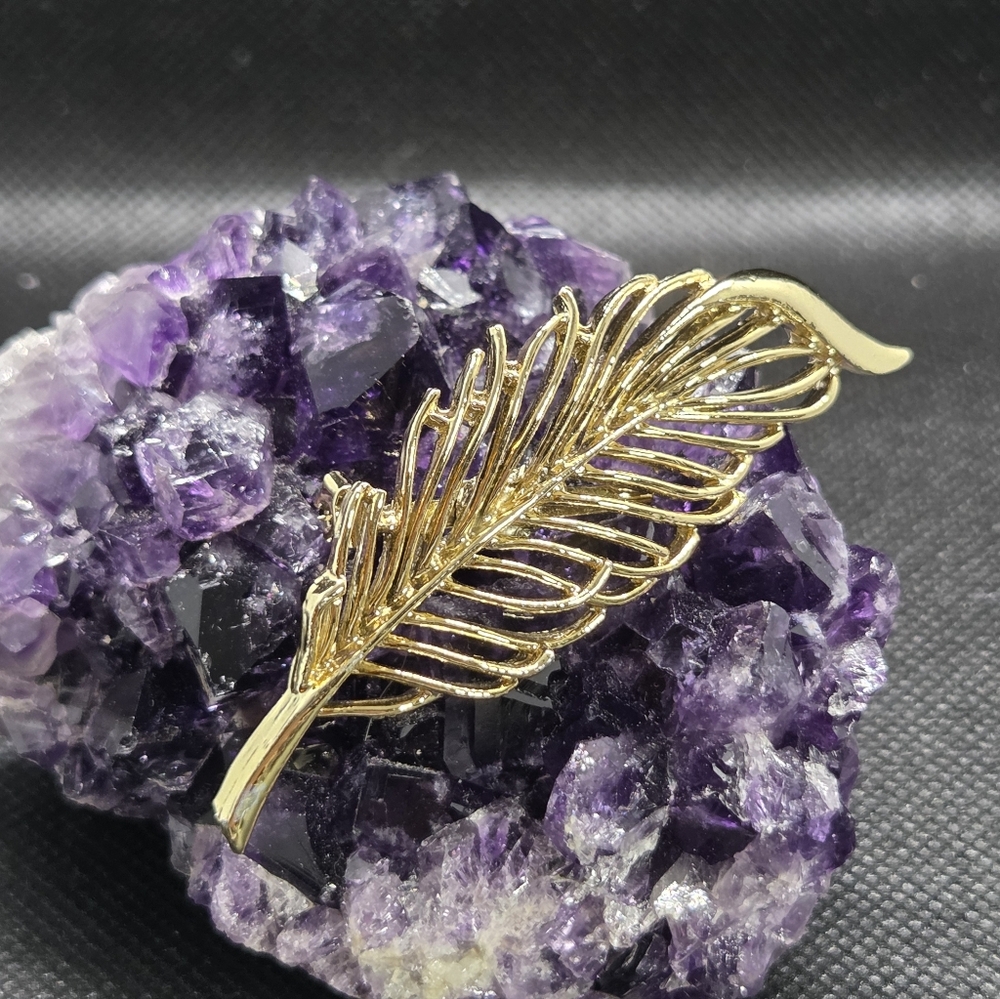 Gerry's Gold Feather Brooch